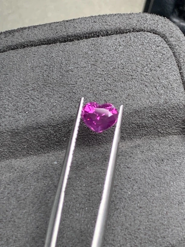 天然彩色蓝宝石裸石配大证书颜色亮闪