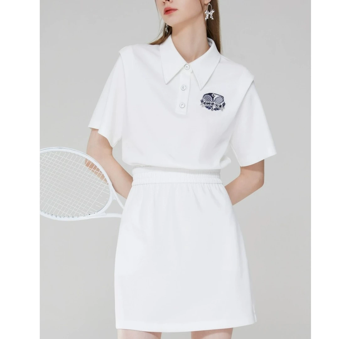 夏装时尚女2024新款减龄酷帅运动风白色连衣裙polo领收腰裙子休闲
