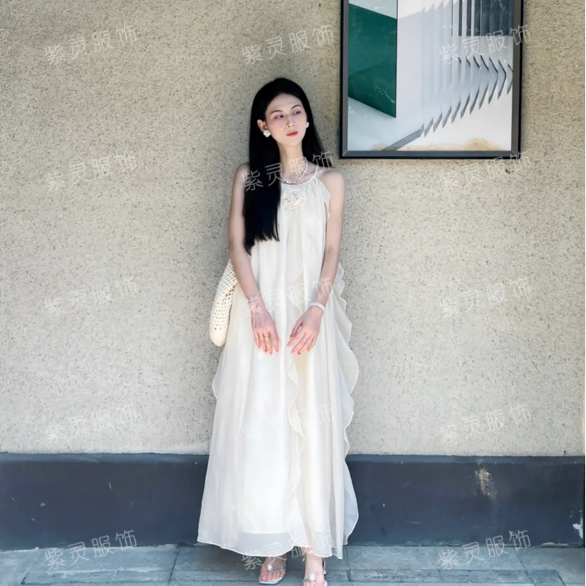 D097法式荷叶边立体花朵挂脖吊带连衣裙女夏季新款气质显瘦背心裙