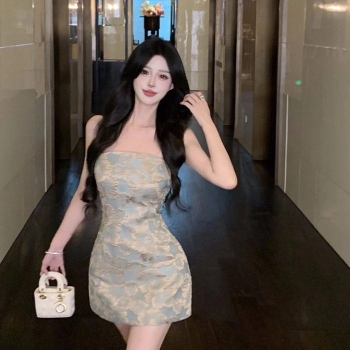复古提花抹胸连衣裙女秋季新款性感纯欲短裙子气质收腰显瘦包臀裙