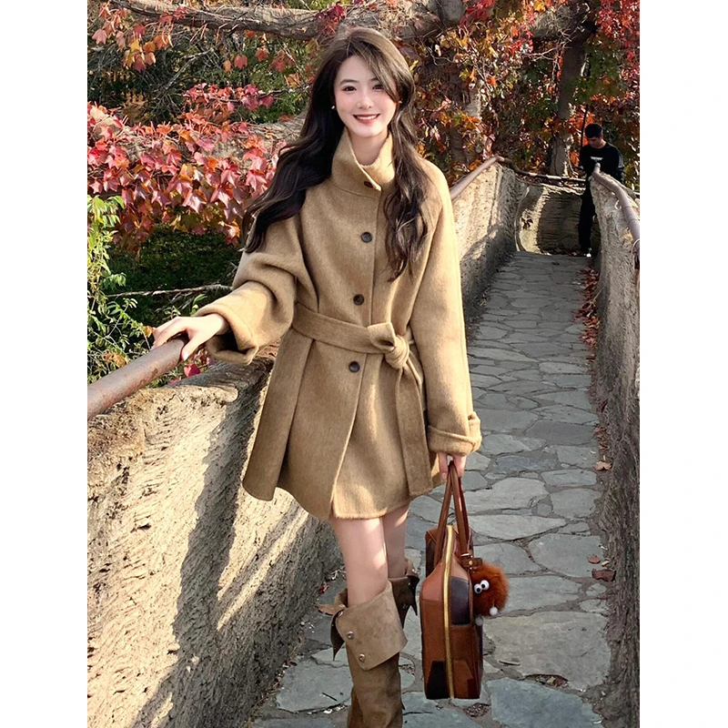 赫本风卡其色立领毛呢大衣冬季高级感百搭加厚气质慵懒毛呢外套女