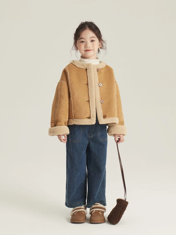 W2女童外套2023秋冬新款儿童皮毛一体柔软圆领简约鹿皮绒外套短版