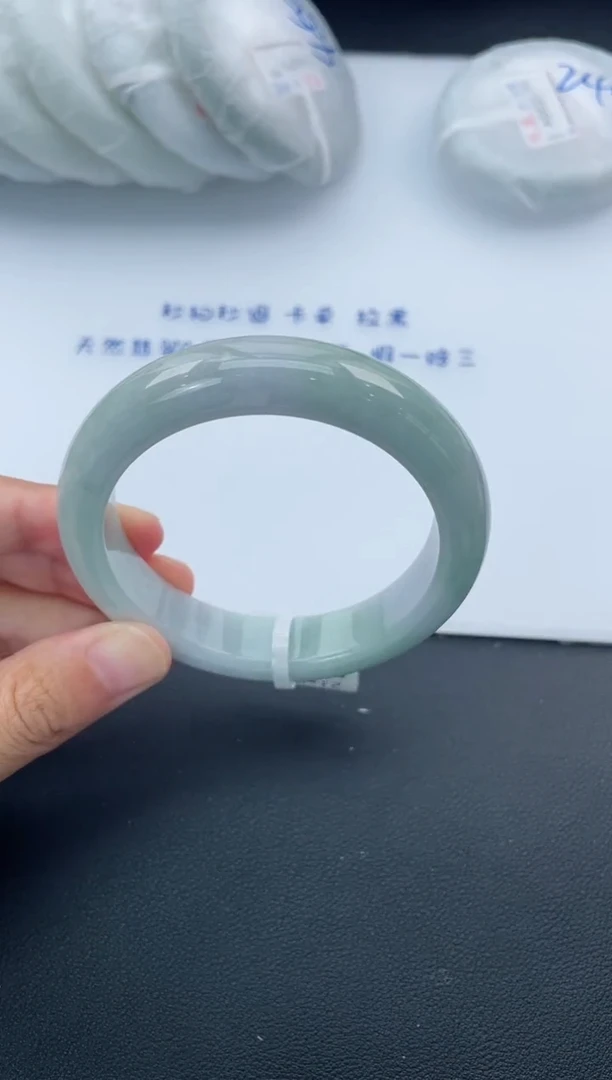 【闪购商品】翡翠手镯未镶嵌基地发货K0211 53+有纹裂，需包容