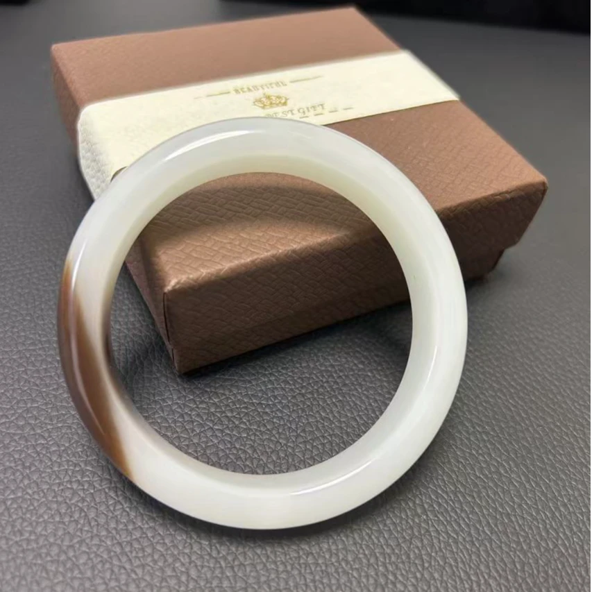 天然和田玉一口糖正圈手镯