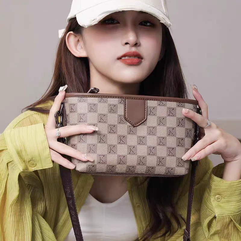艾薇思曼5480格子印花单肩马鞍包2024新时尚女包字母休闲斜挎小包