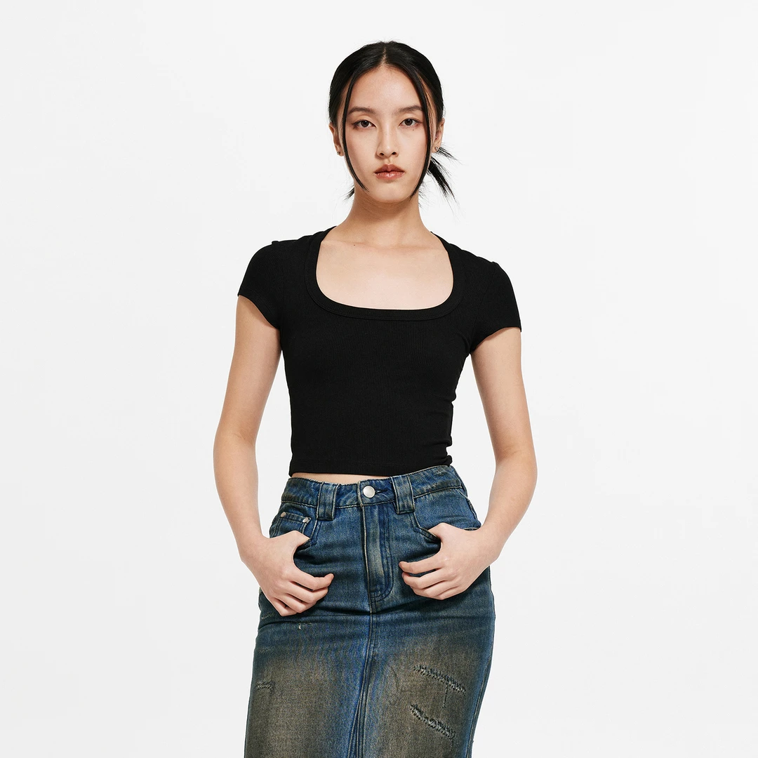 Unawares. 纹理面料修身女士短袖T恤