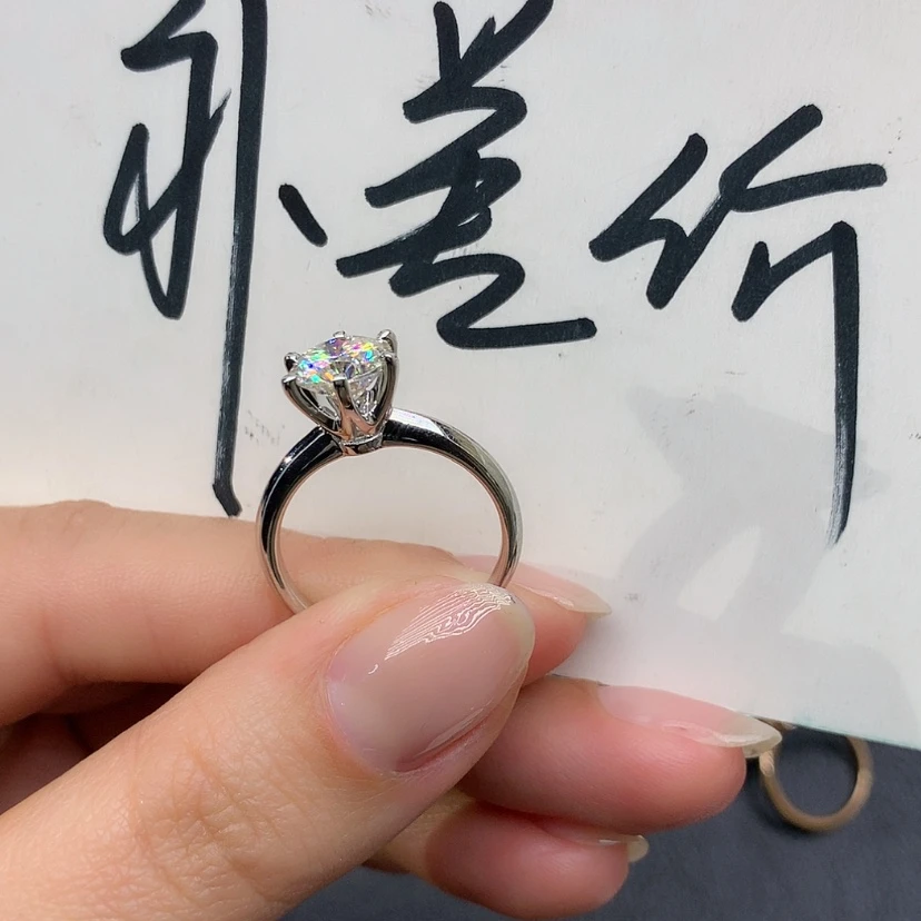 【闪购商品】合成碳硅石戒指/指环18K金镶嵌想*