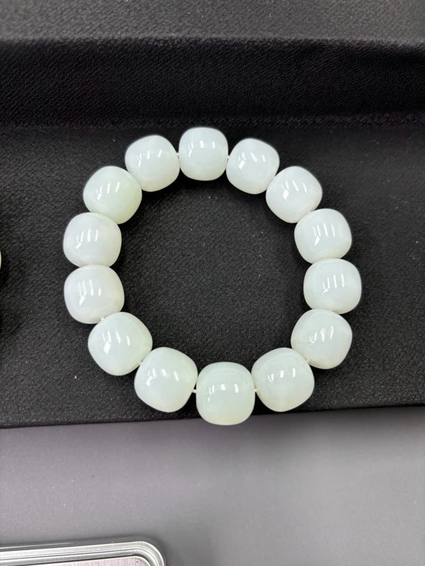 和田玉羊脂白文玩老行手串 多样性发货 发其一