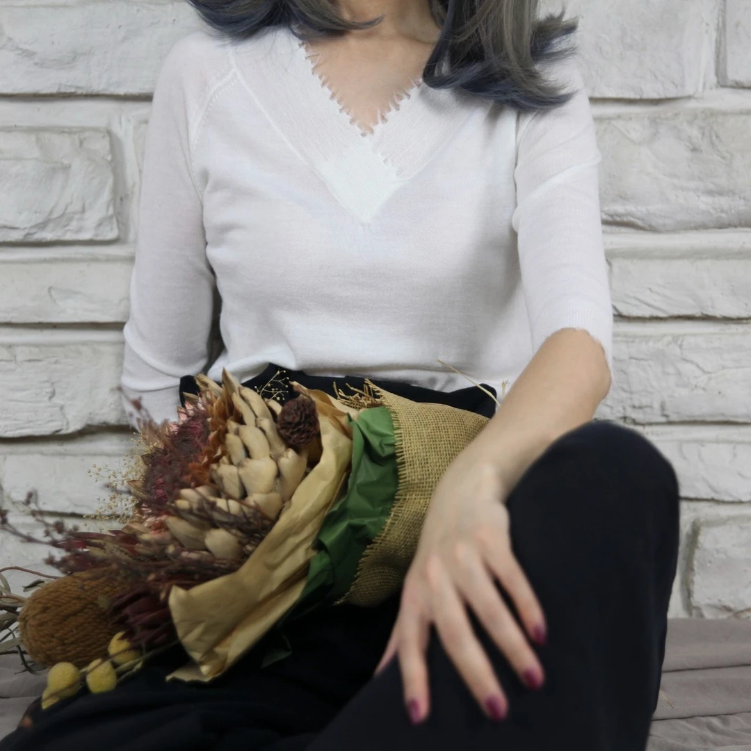 2023春秋美丽诺羊毛烂边V领中袖套头衫百搭修身打底毛衣纯色气质