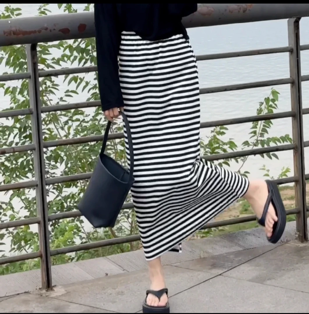 夏季新款时尚气质露背小设计感T桖韩版条纹开叉显瘦半身裙