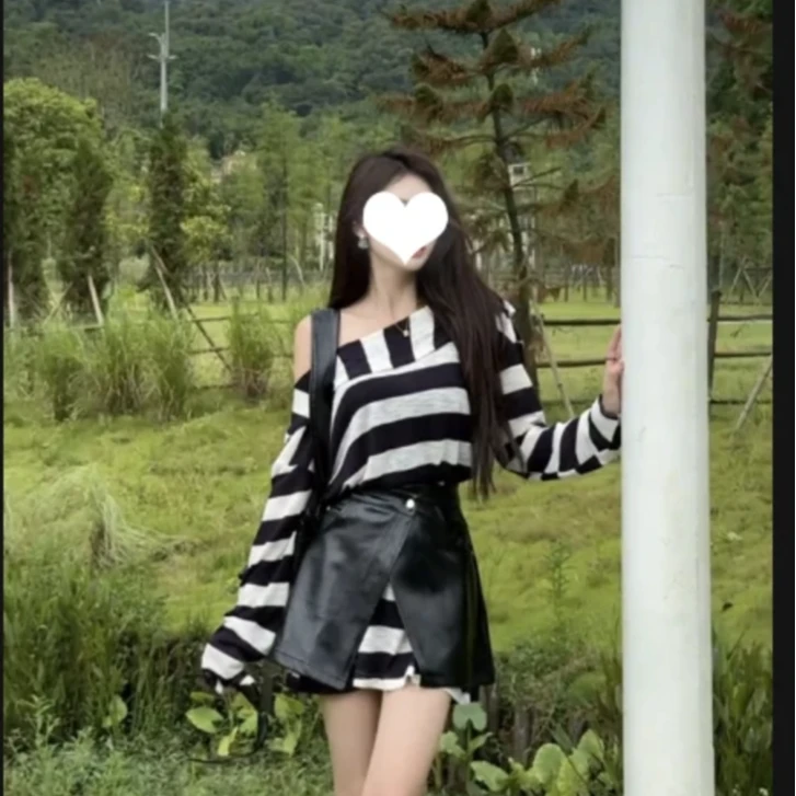 2024秋季新款不规则斜肩撞色中长款条纹T桖+封腰短裙两件套