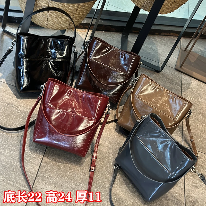 【伊人推荐】新款时尚百搭大气真皮女士包包简约休闲小众单肩斜跨包