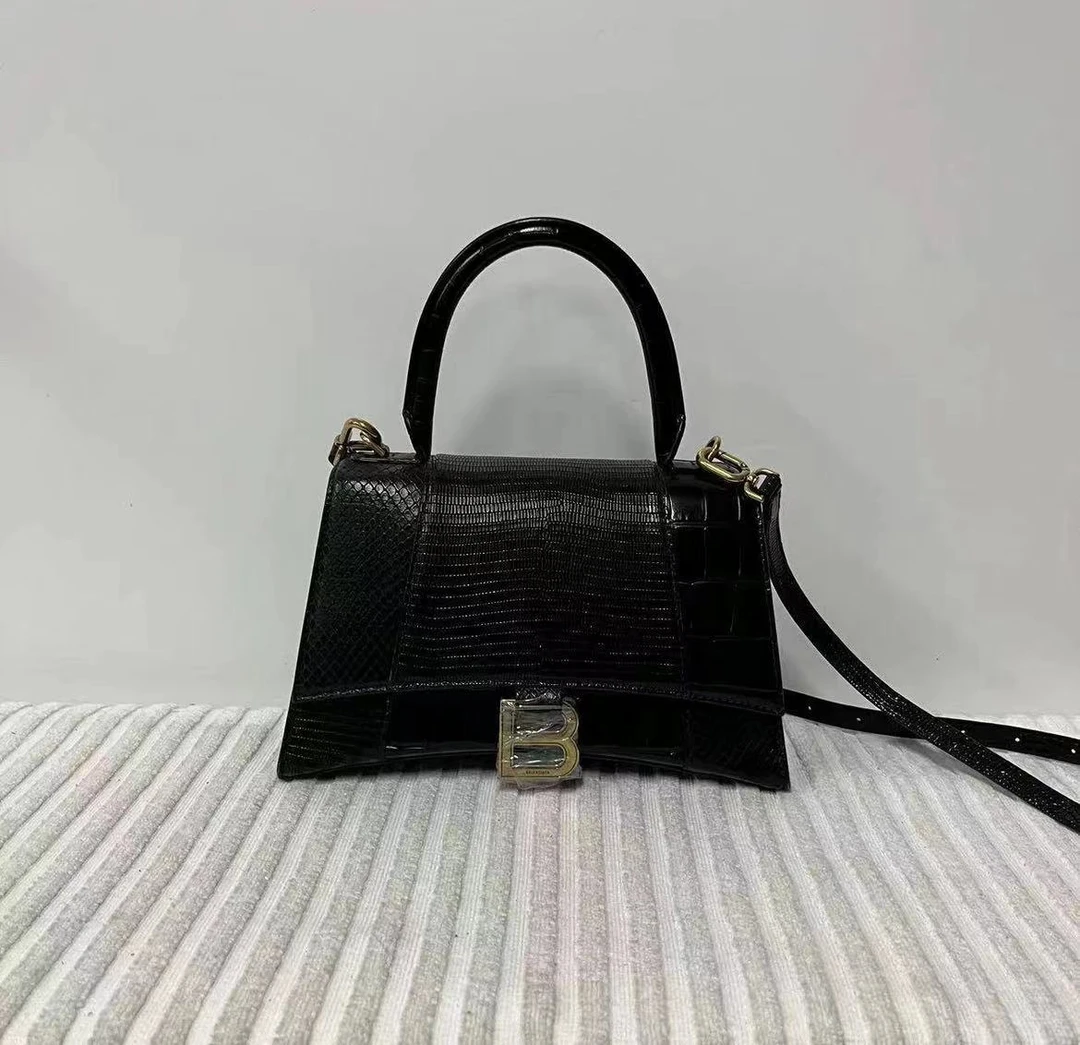 99新 Balenciaga/巴黎世家 沙漏S金扣特殊纹黑金斜挎包/严选