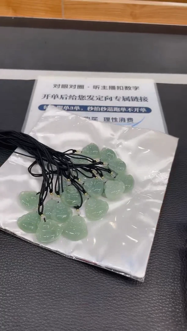 【闪购商品】翡翠佛公/未镶嵌大美手镯/381509/多样性发一