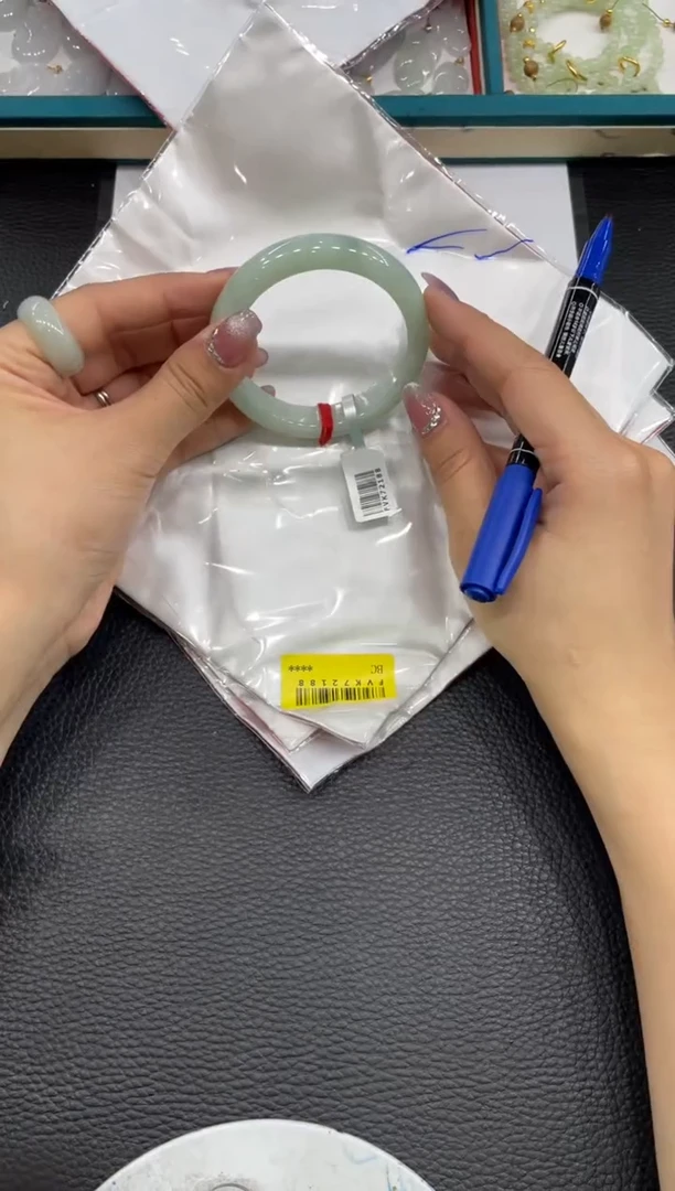 【闪购商品】翡翠手镯未镶嵌手镯
