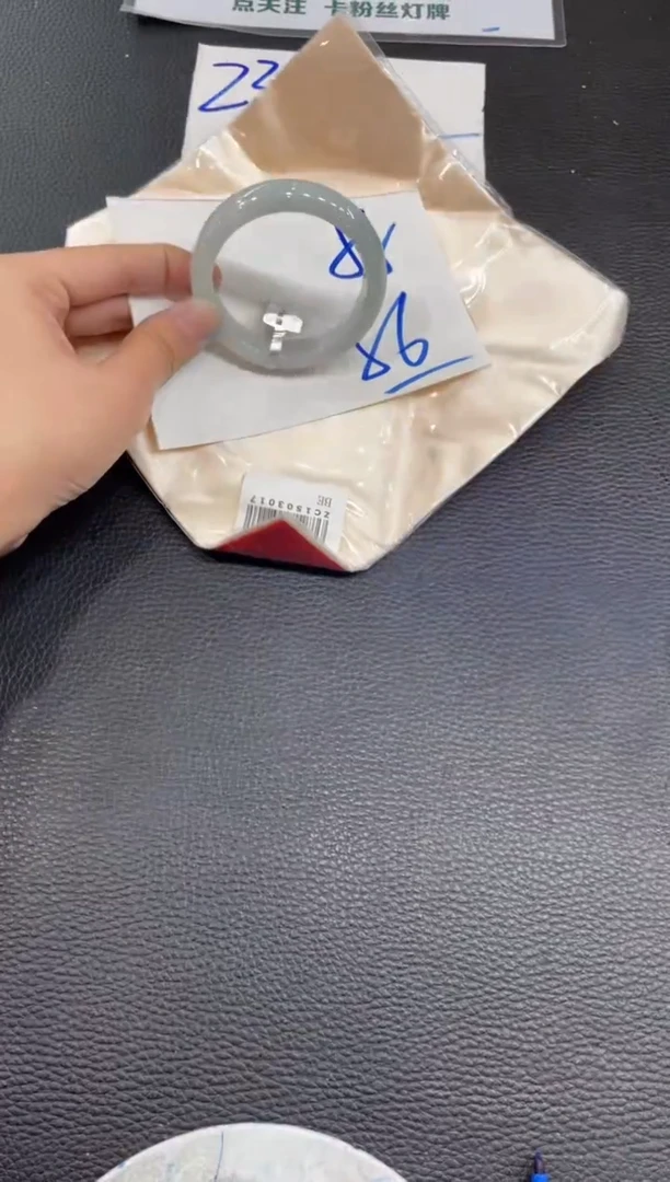 【闪购商品】翡翠手镯未镶嵌手镯