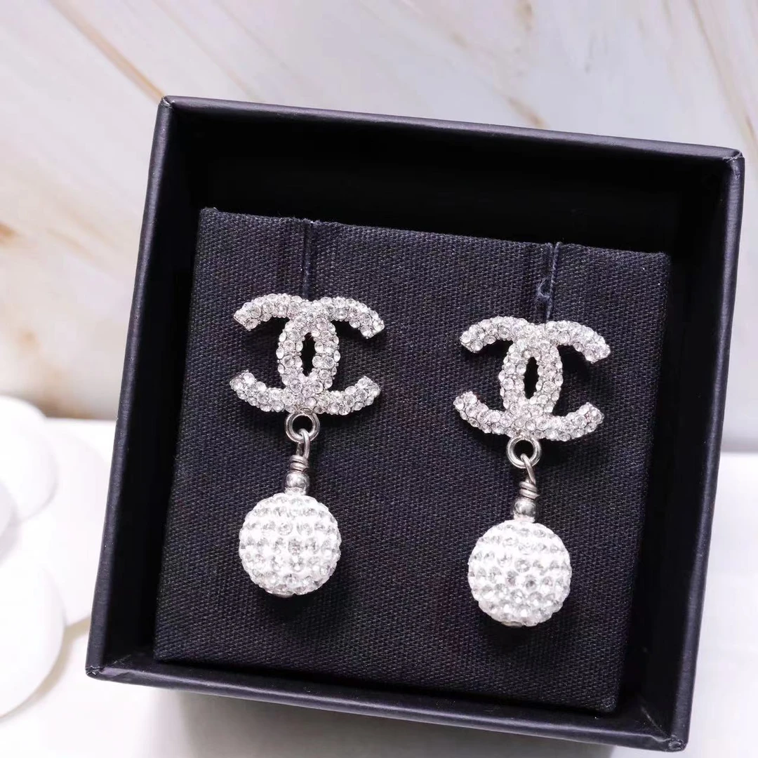 全新未使用 Chanel/香奈儿 中号双C银色满钻耳环01602