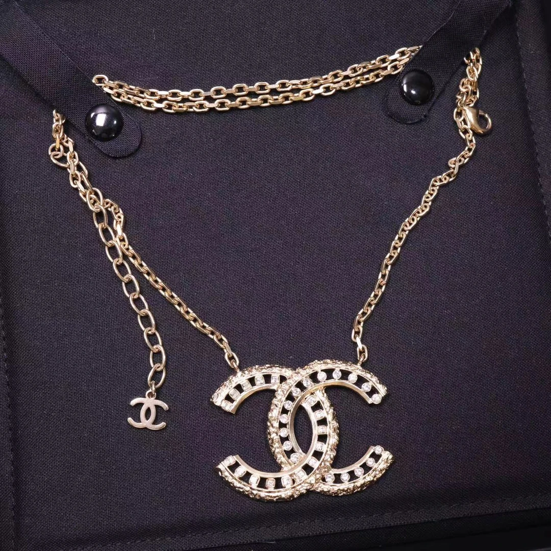 未使用 Chanel/香奈儿 金色大号双C镂空满钻项链 03342