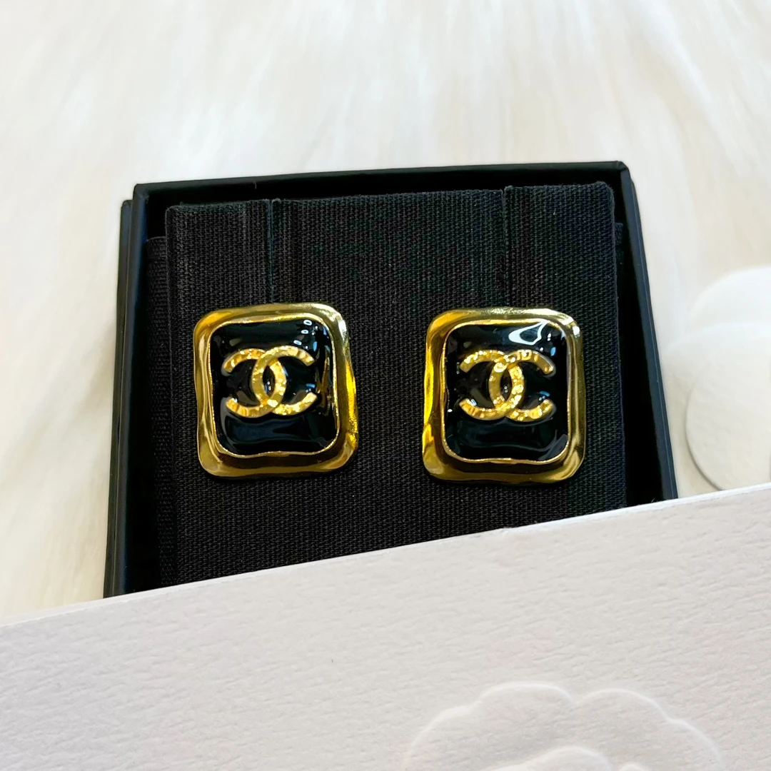 全新未使用 Chanel/香奈儿 23C新款复古黑金方块耳钉 05060