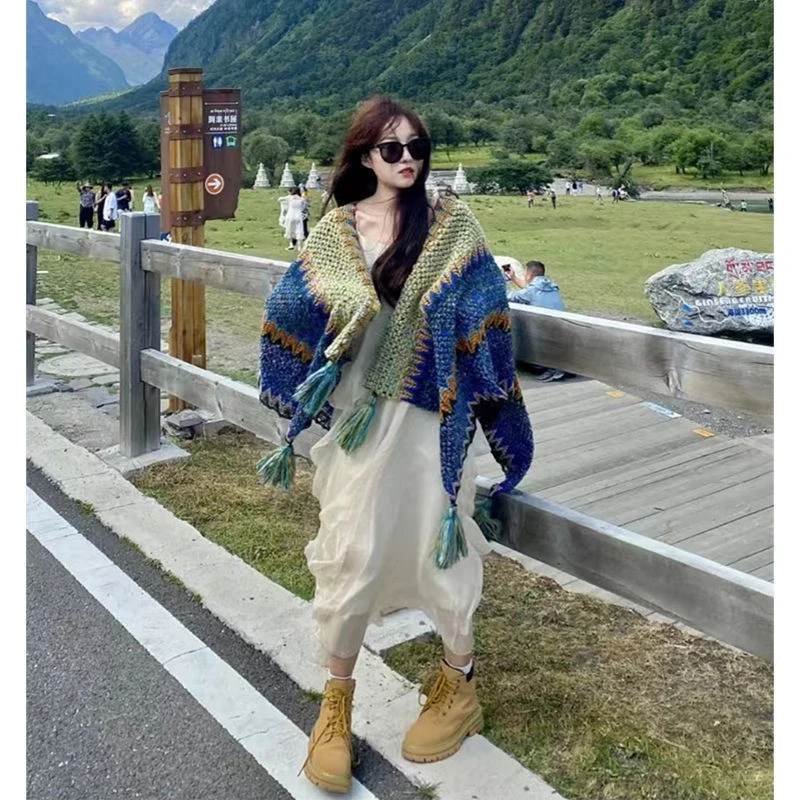 设计感小众民族风围巾披肩毛衣女装秋季2023新款加厚别致针织外套