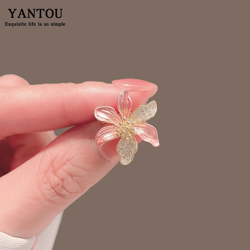 合金胸针 日系樱花胸针防走光胸花2023年新款潮设计感小众别针