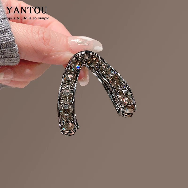 气质轻奢时尚百搭枪黑V形中号抓夹高马尾固定神器鲨鱼夹发夹发卡