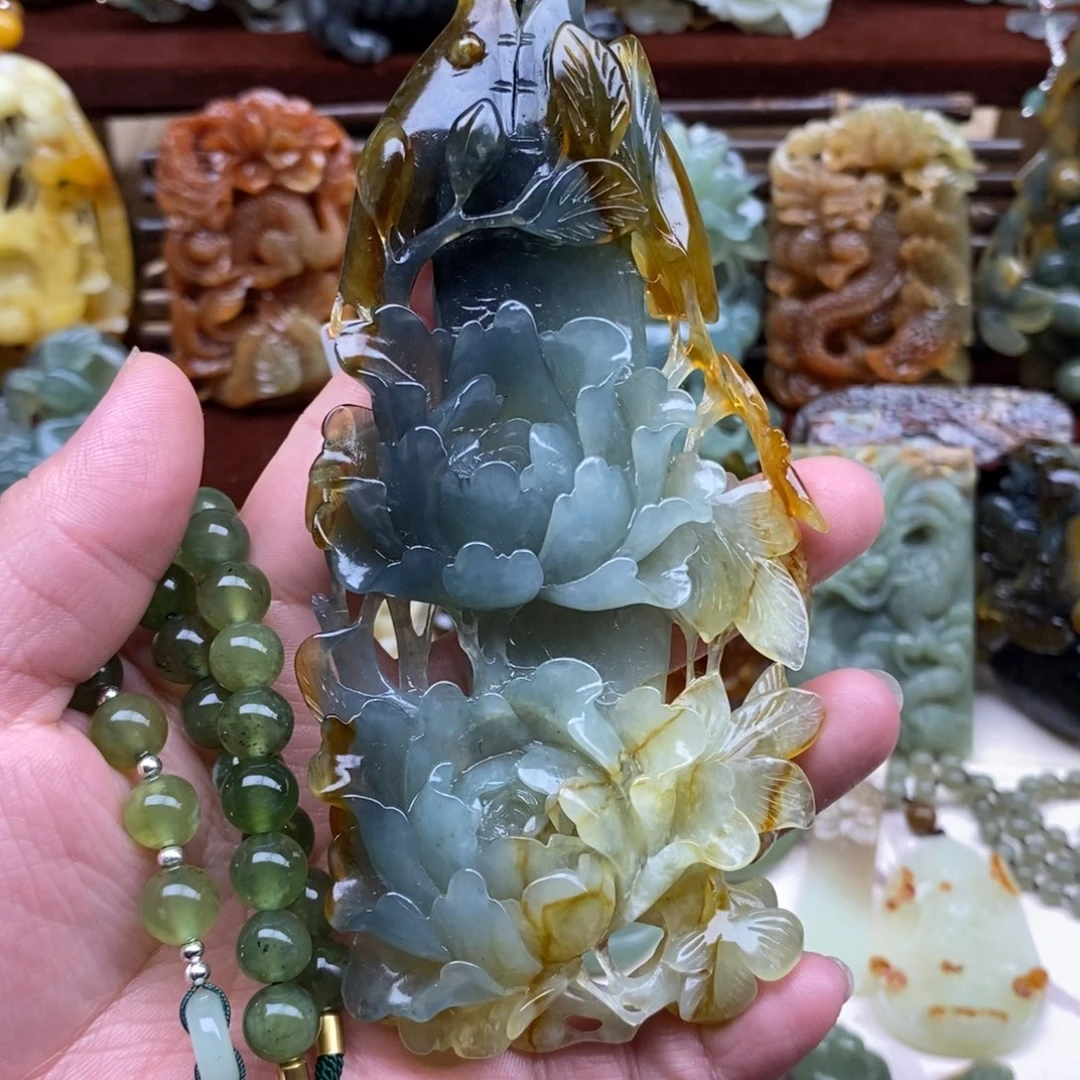 蛇纹石玉颈饰未镶嵌玉*花