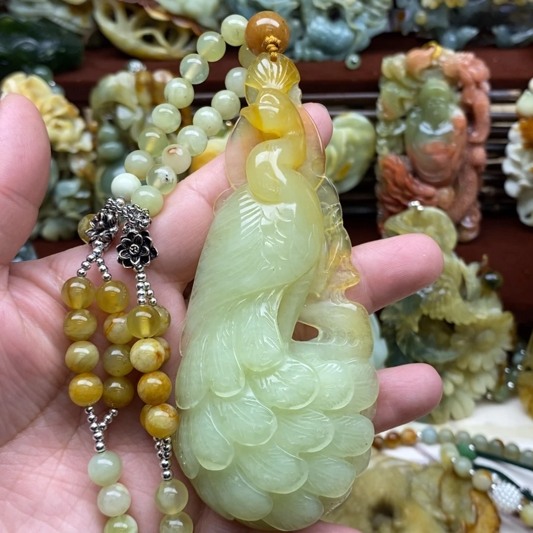 蛇纹石玉颈饰未镶嵌孔雀