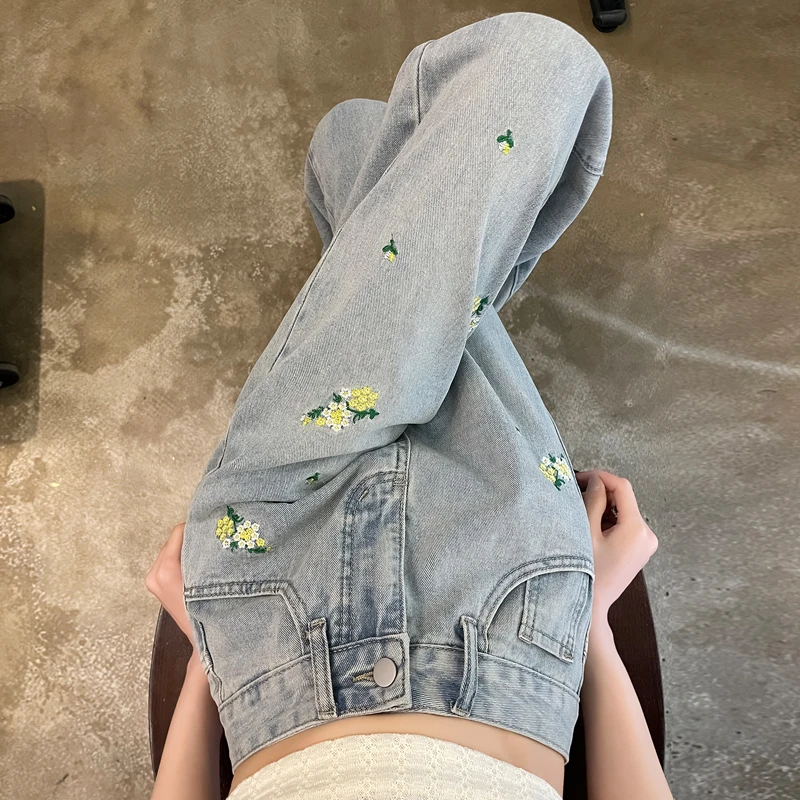 韩版碎花刺绣高腰直筒牛仔裤女2024春季新款复古显瘦直筒休闲裤子