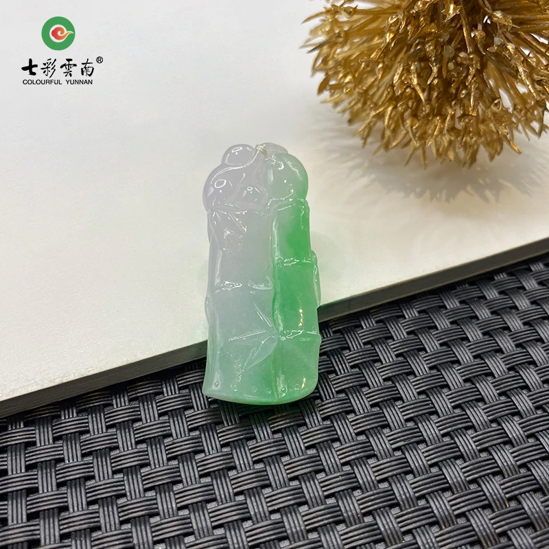 Colourful Yunnan/七彩云南冰种飘绿色翡翠竹节