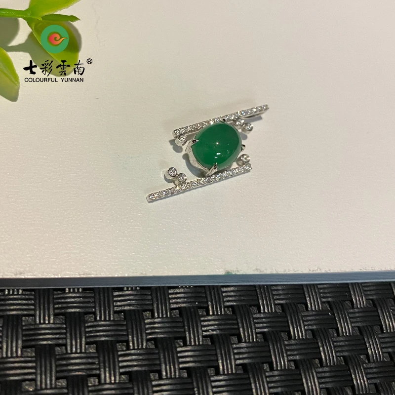 Colourful Yunnan/七彩云南18K金镶嵌绿色翡翠吊坠