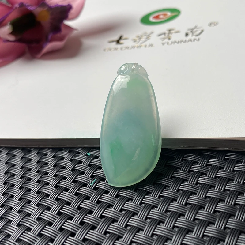 Colourful Yunnan/七彩云南冰种白底青翡翠福瓜