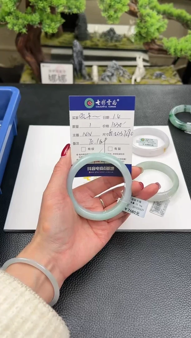 【闪购商品】翡翠手镯未镶嵌绿色