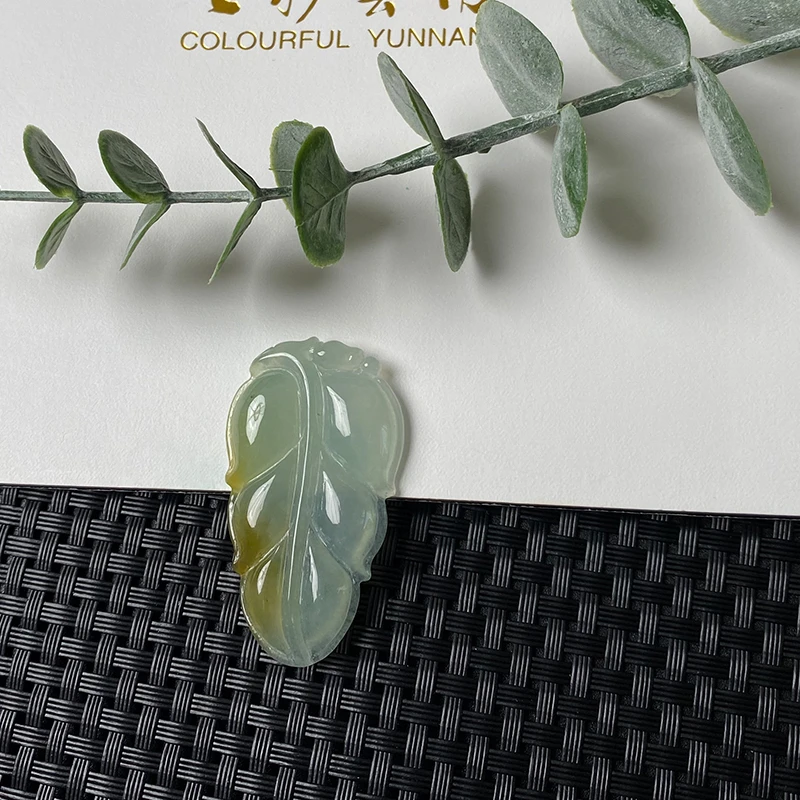 Colourful Yunnan/七彩云南冰种黄翡翡翠叶子