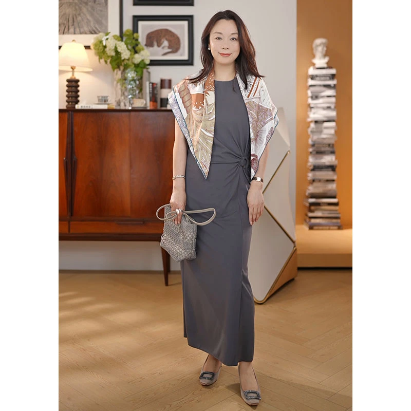 Ms.Qnn”轻盈时刻“ 大牌设计灵感 独特扭结修身连衣裙 36D1078 Q姐