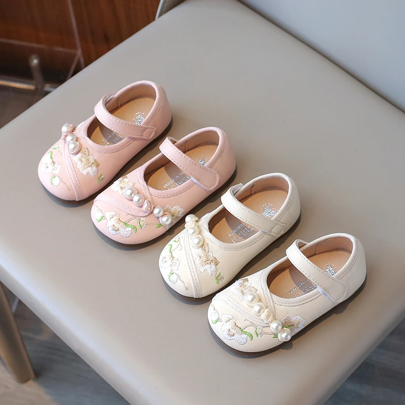 儿童春秋布鞋国风汉服鞋软底古风女宝小女孩甜美刺绣爆款宝宝鞋