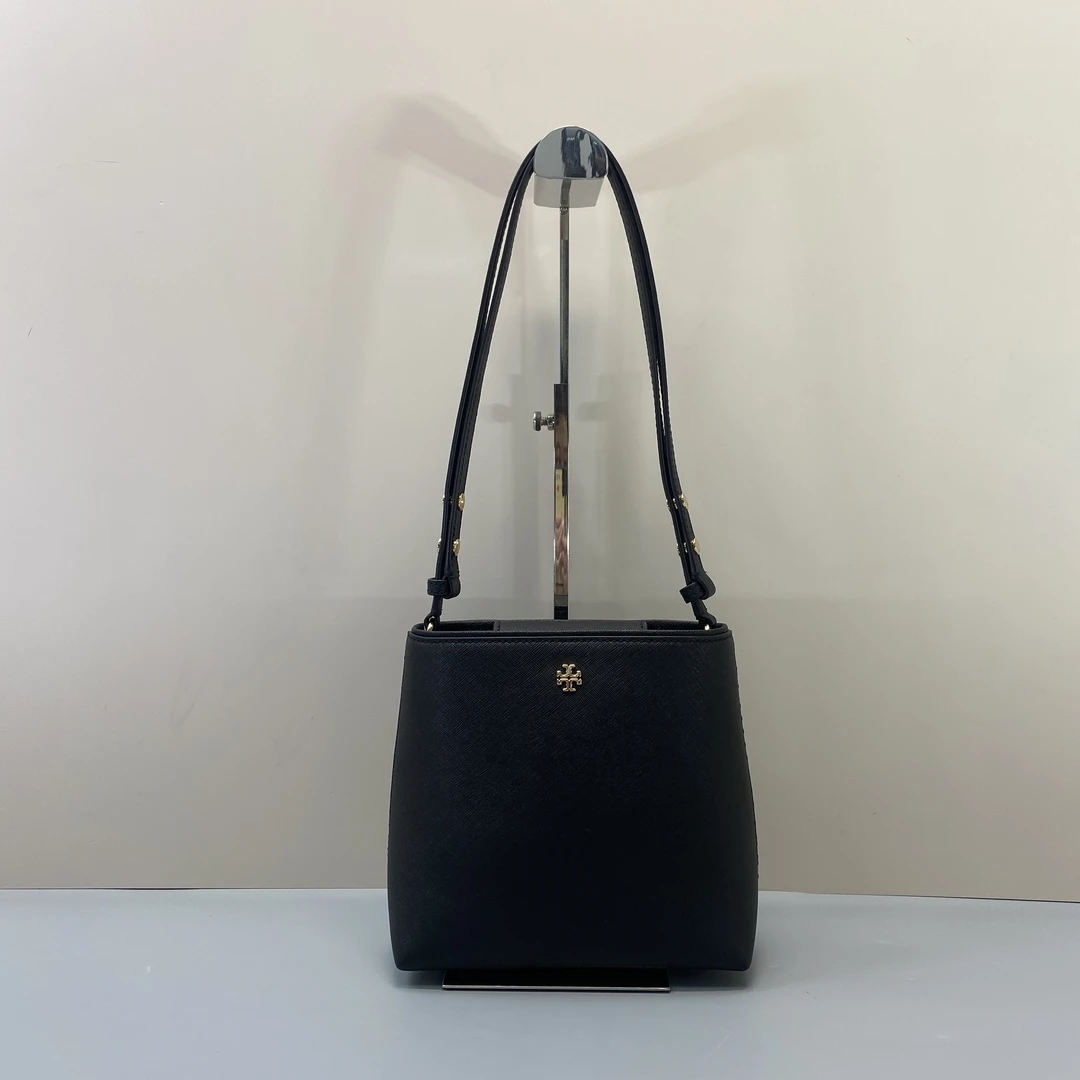 95新 TORY BURCH/汤丽柏琦 黑色十字纹单肩水桶包 19*17*9D082108