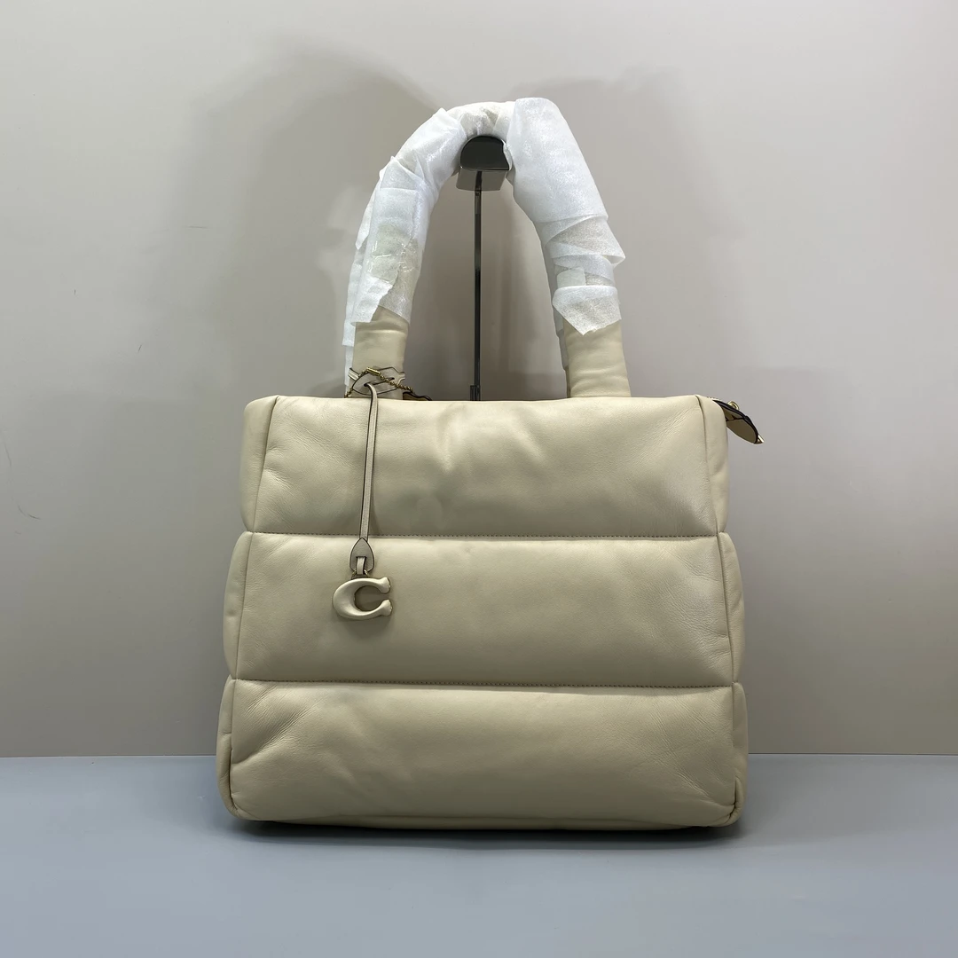 99新 COACH/蔻驰 pillow37米白色云朵托特包 37*30*15cmD071311