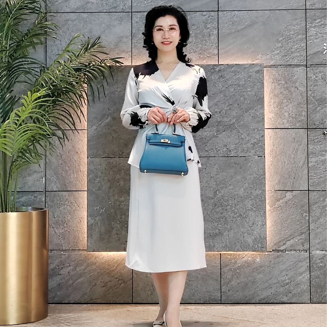 春夏时尚百搭白色气质洋气轻奢质感女士半身裙