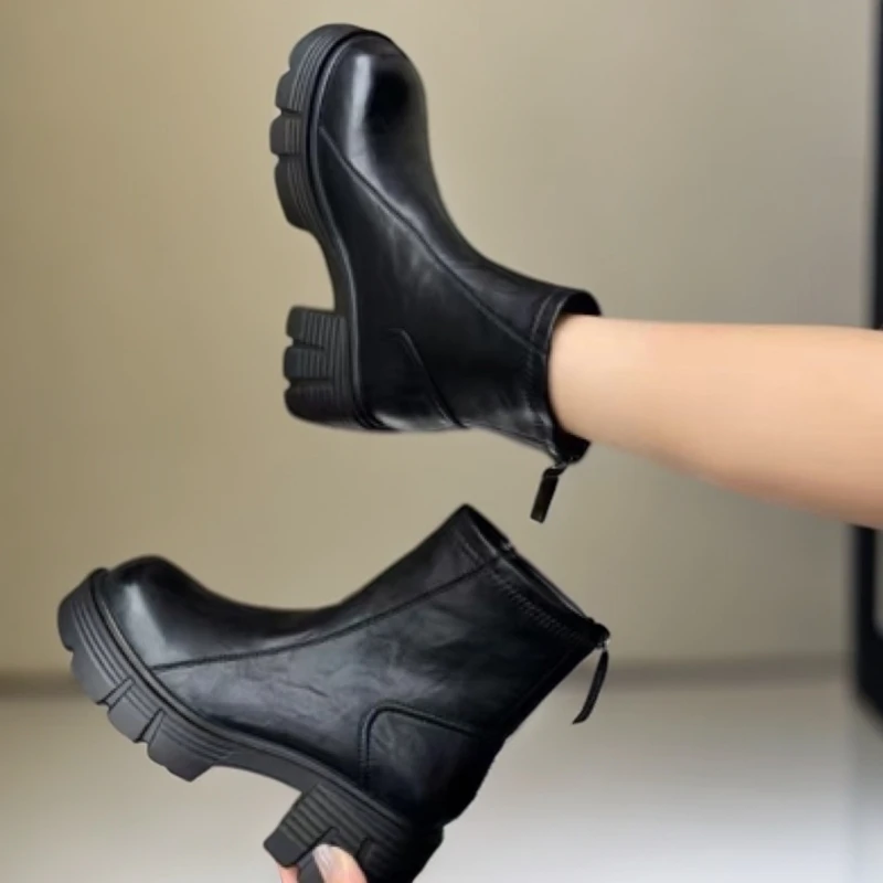 秋冬英伦风厚底增高马丁靴女短筒百搭短靴时尚软皮底裸踩靴