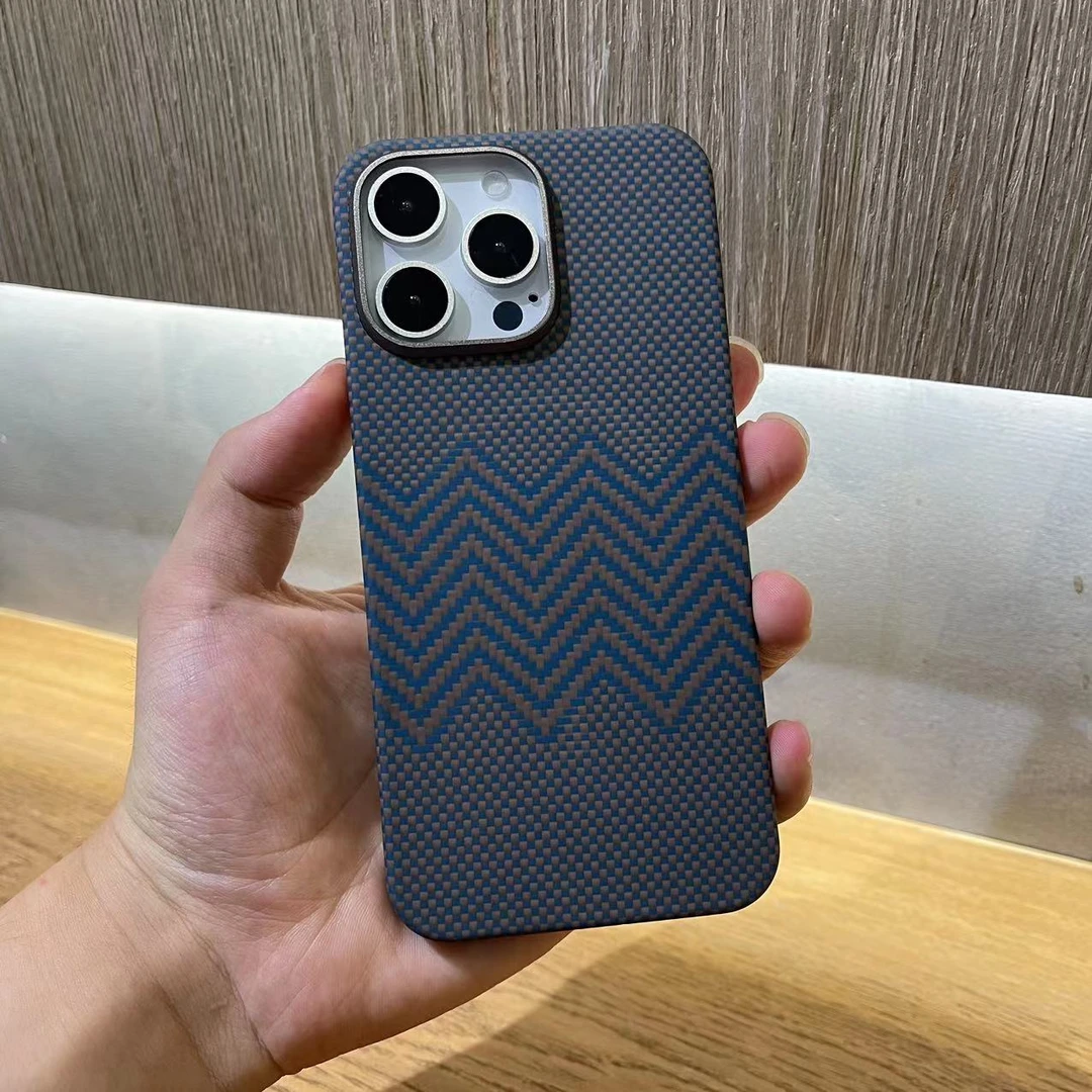 浮织水波纹凯夫拉纤维手机壳15promax镜头全包简约磁吸手机壳14pm