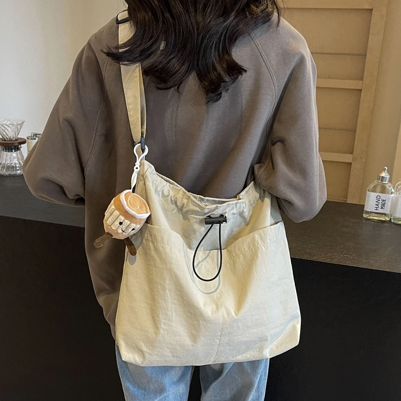 超轻斜挎包女大容量上课通勤托特包2025春夏新款时尚百搭休闲单肩
