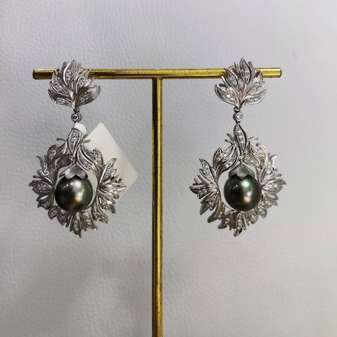 【高定系列】重工设计定制款18k金钻石大溪地正圆极强光耳坠10-11mm