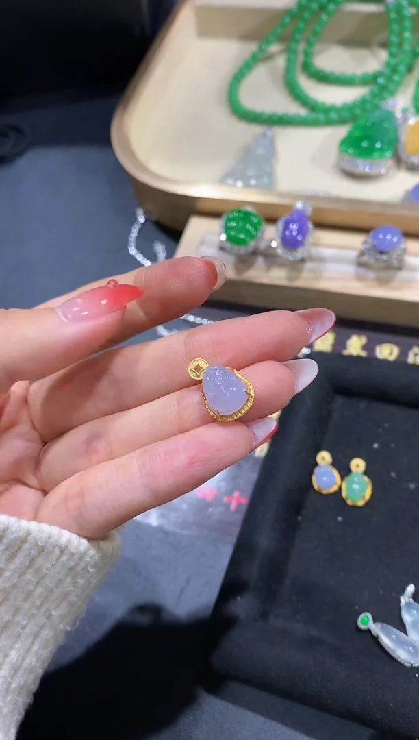 【闪购商品】翡翠吊坠(不含链)18K金镶嵌团购