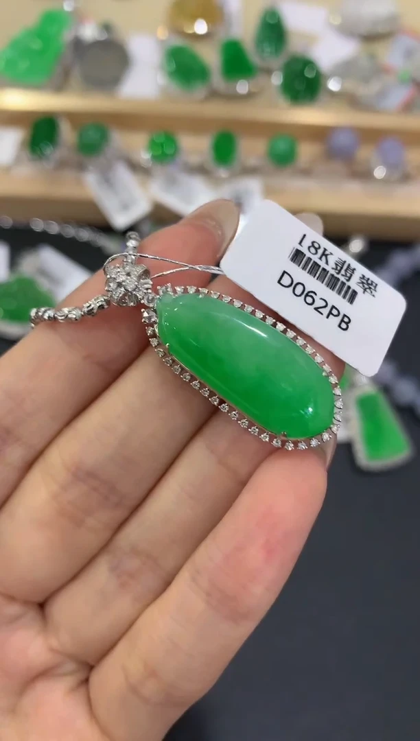 【闪购商品】翡翠吊坠(不含链)18K金镶嵌5团购