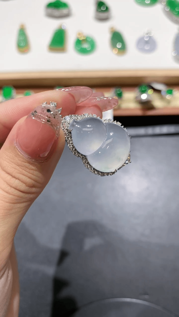 【闪购商品】翡翠吊坠(不含链)18K金镶嵌46团购