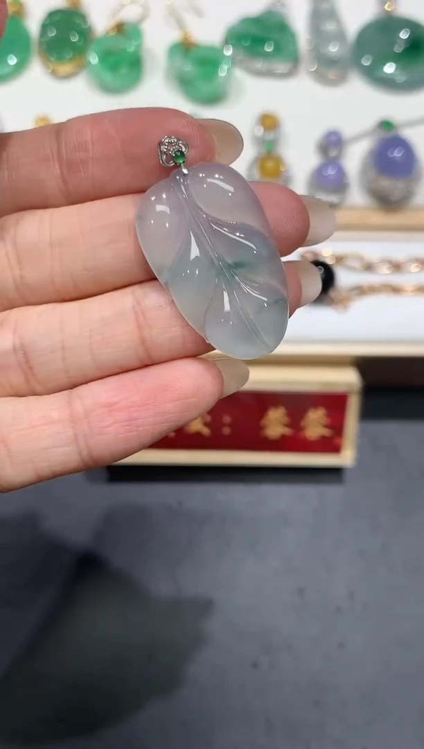 【闪购商品】翡翠吊坠(不含链)18K金镶嵌团购1