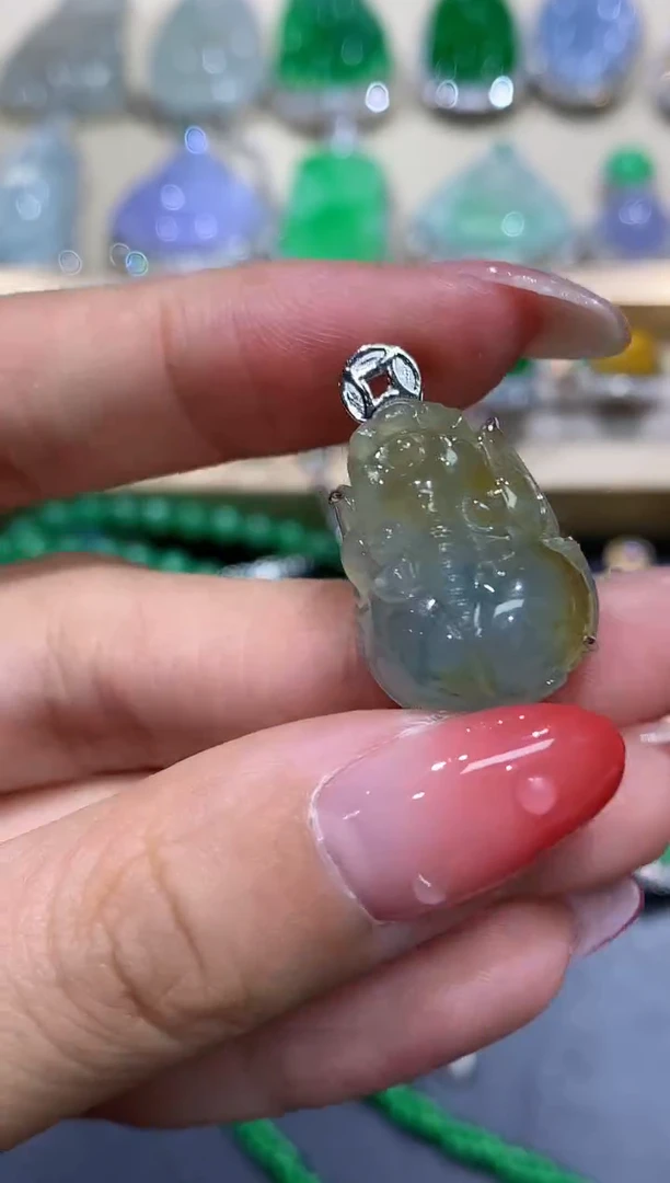 【闪购商品】翡翠吊坠(不含链)18K金镶嵌5团购