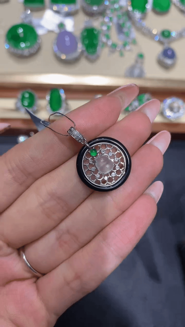 【闪购商品】翡翠吊坠(不含链)18K金镶嵌1团购