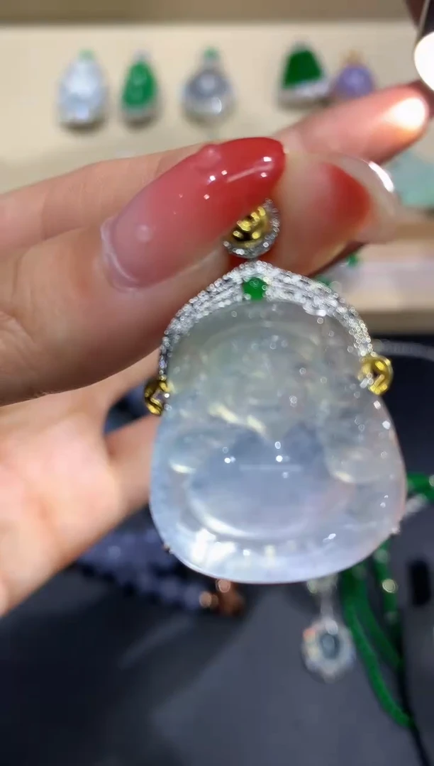 【闪购商品】翡翠吊坠(不含链)18K金镶嵌21团购